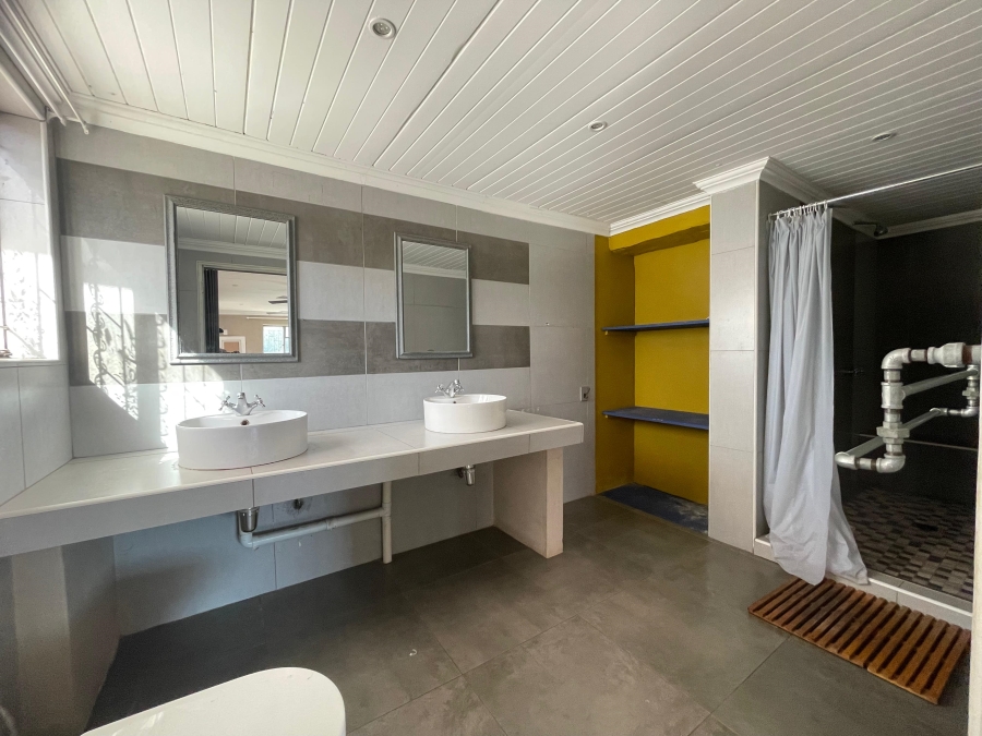 6 Bedroom Property for Sale in Ifafi North West